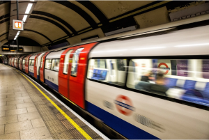 El cas del metro de Londres com a exemple d'evolució subterrània immediata és una visió popularitzada però falsa; la ciència confirma que aquests mosquits no van néixer a la xarxa de la ciutat